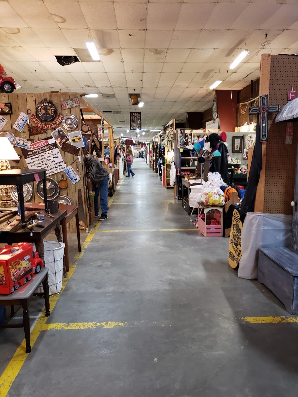 49 Antique & Flea Market