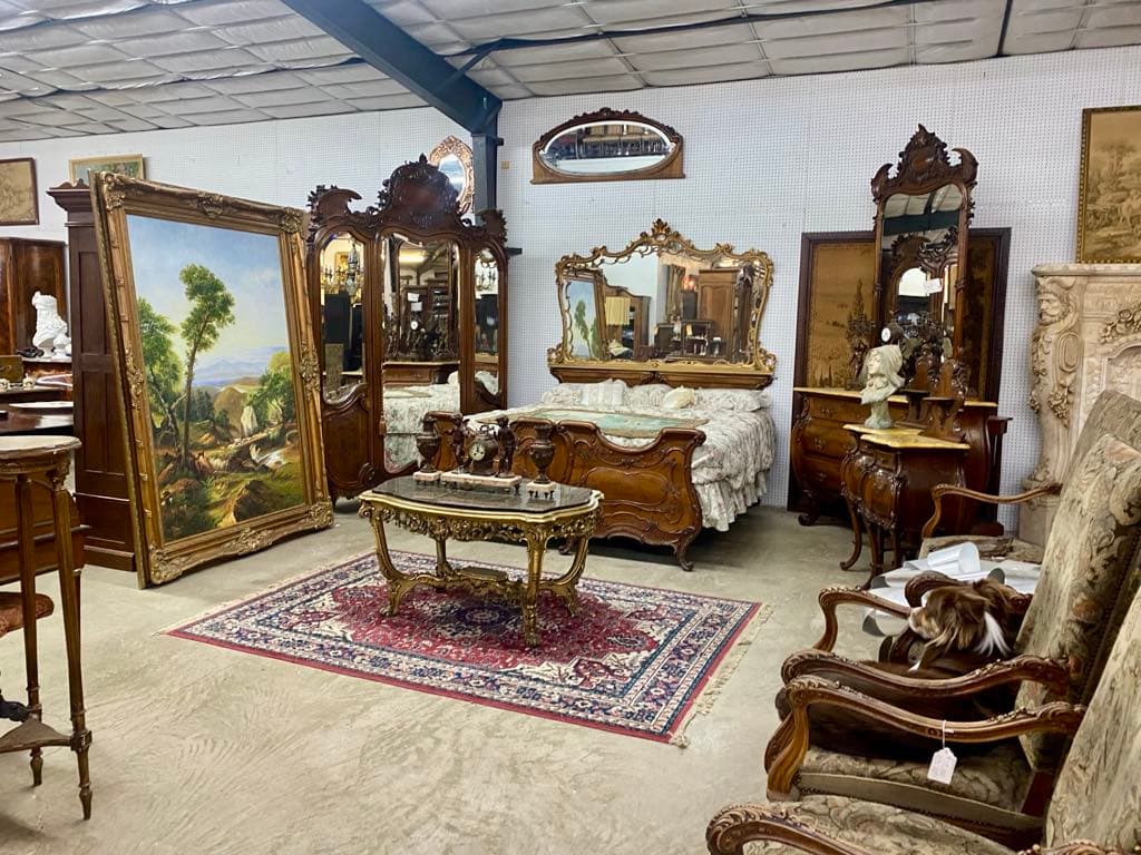 Accent Antiques