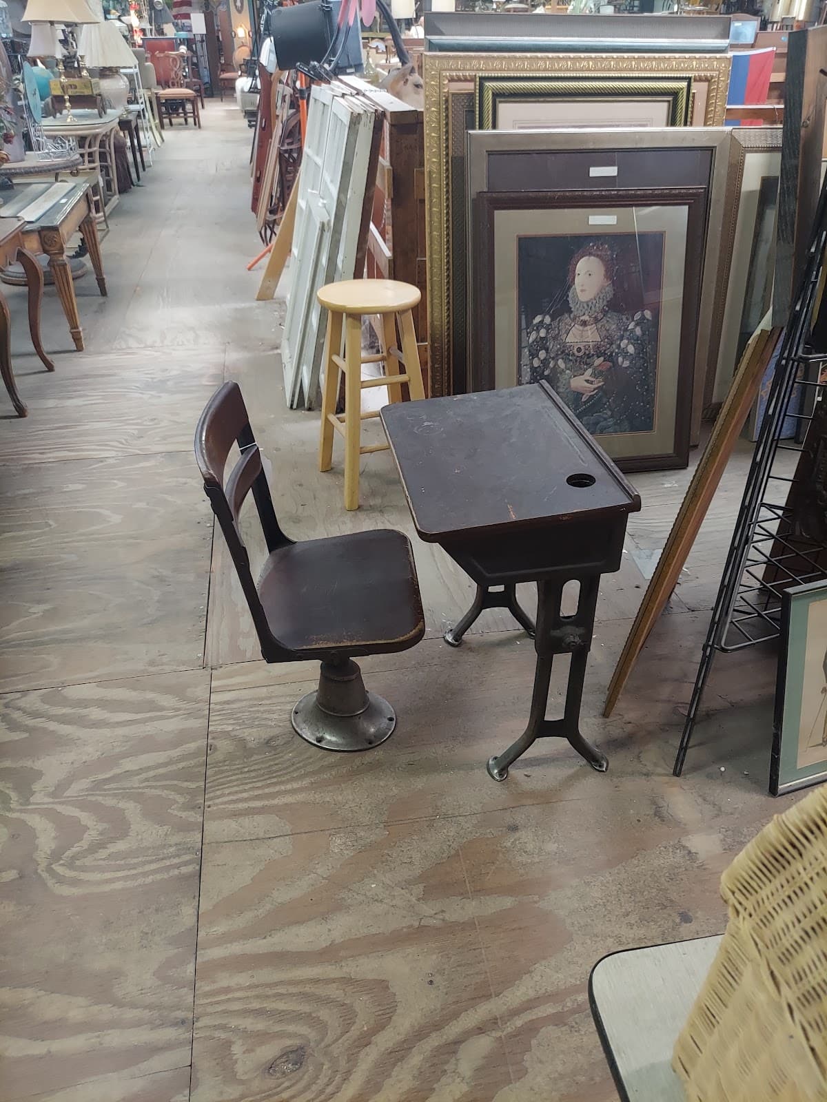 All The Right Stuff Consignment Furniture