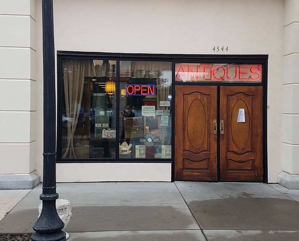 ANTIQUE WORLD MALL