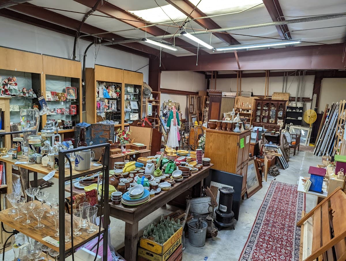 Antiques & Artisans In Town