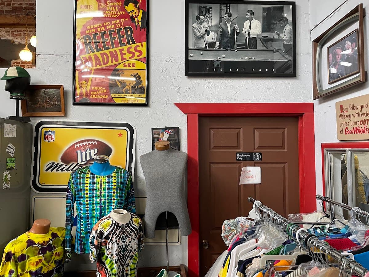 Bebe Oโs Vintage Boutique