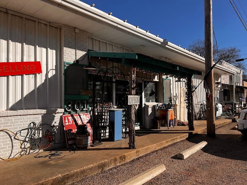 BeBe’s Back Porch Antiques & Uniques
