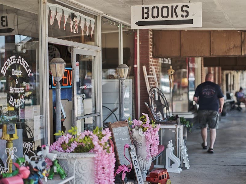 Bone-anza Barn : Books & Antiques