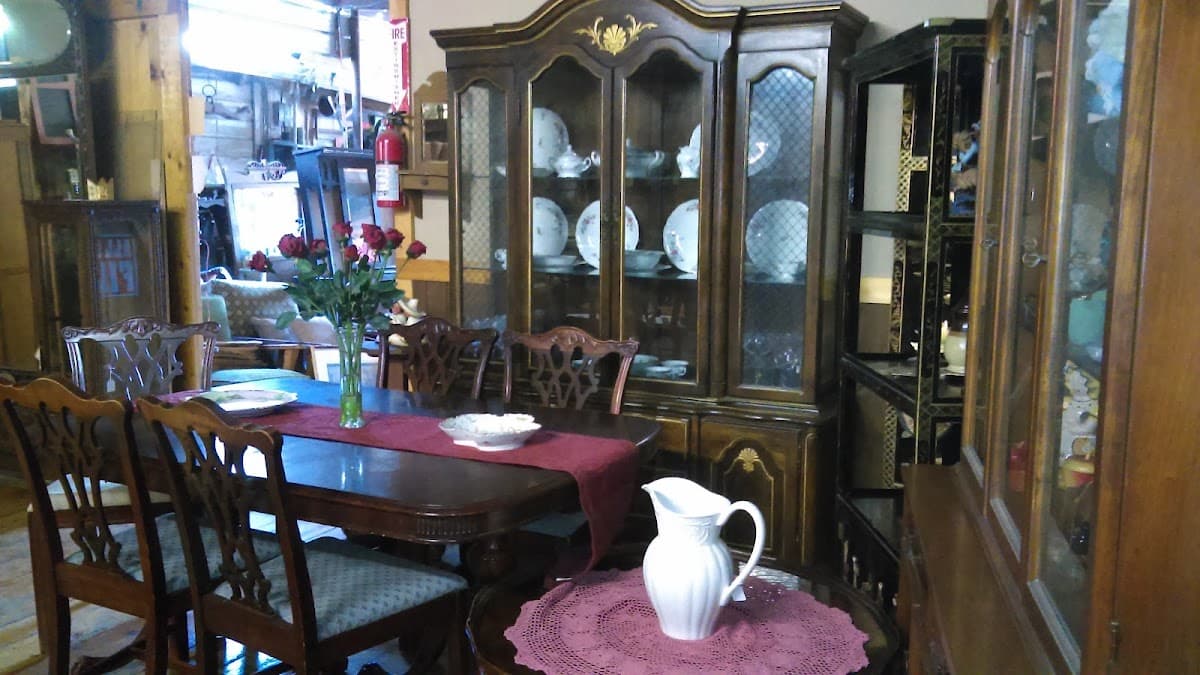 Borderland Antiques
