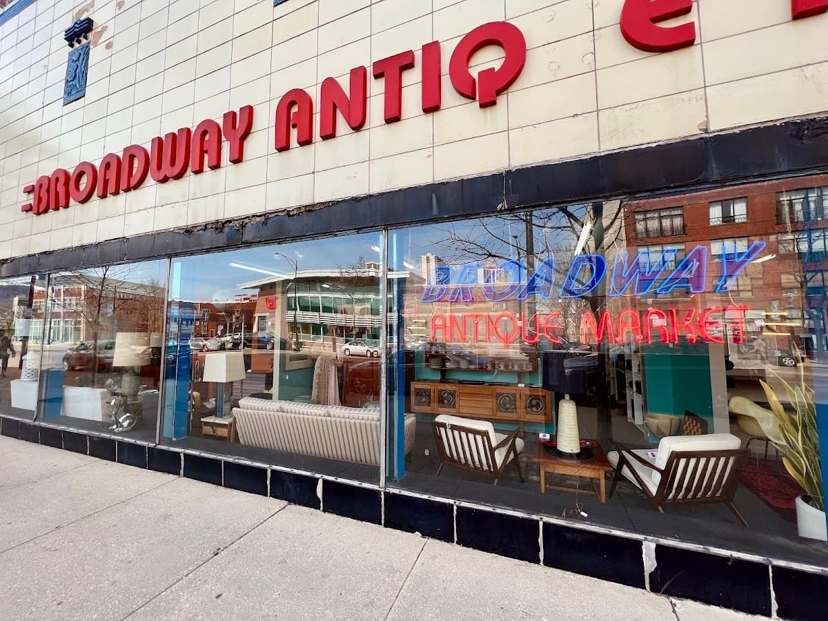 Broadway Antique Market