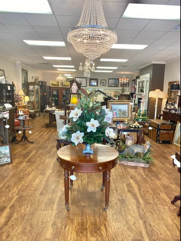Camelot Manor Antiques & Decorative Arts