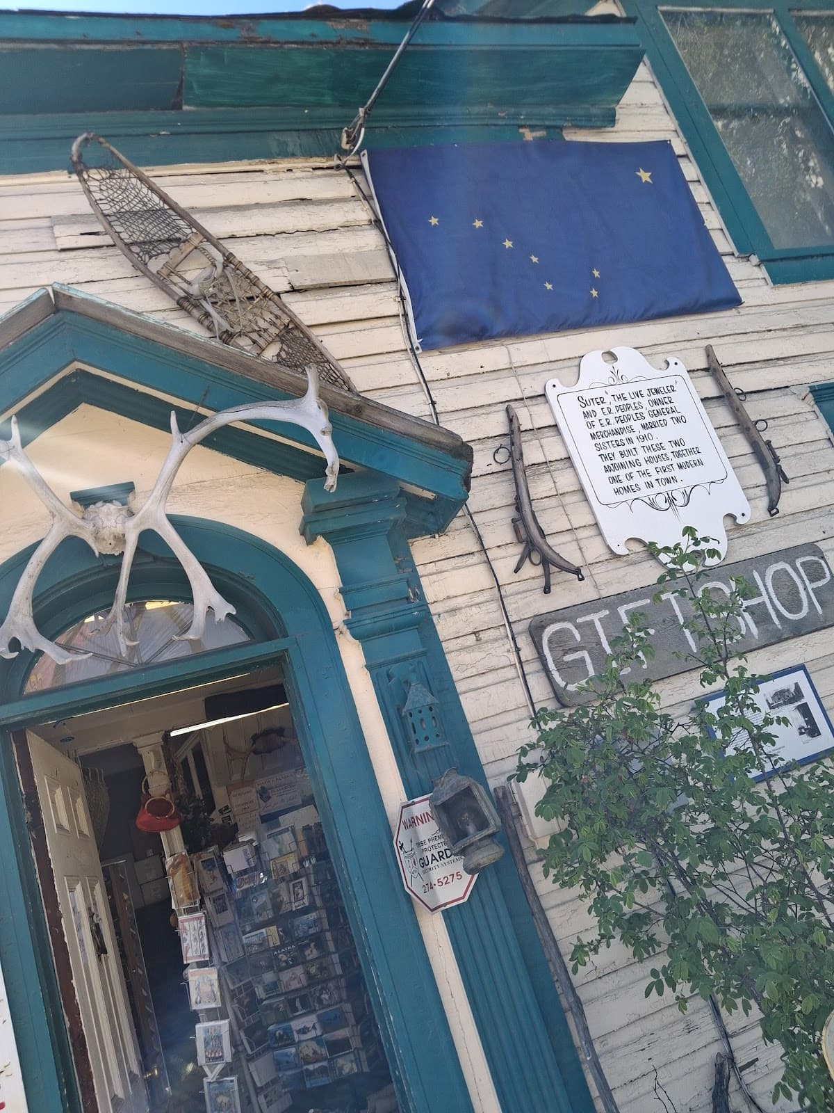Craft Market Gift Shop and Craft Supplies
