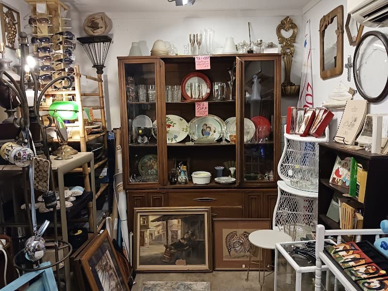DDโs ROOM @ Lucky Charms Antique Mall