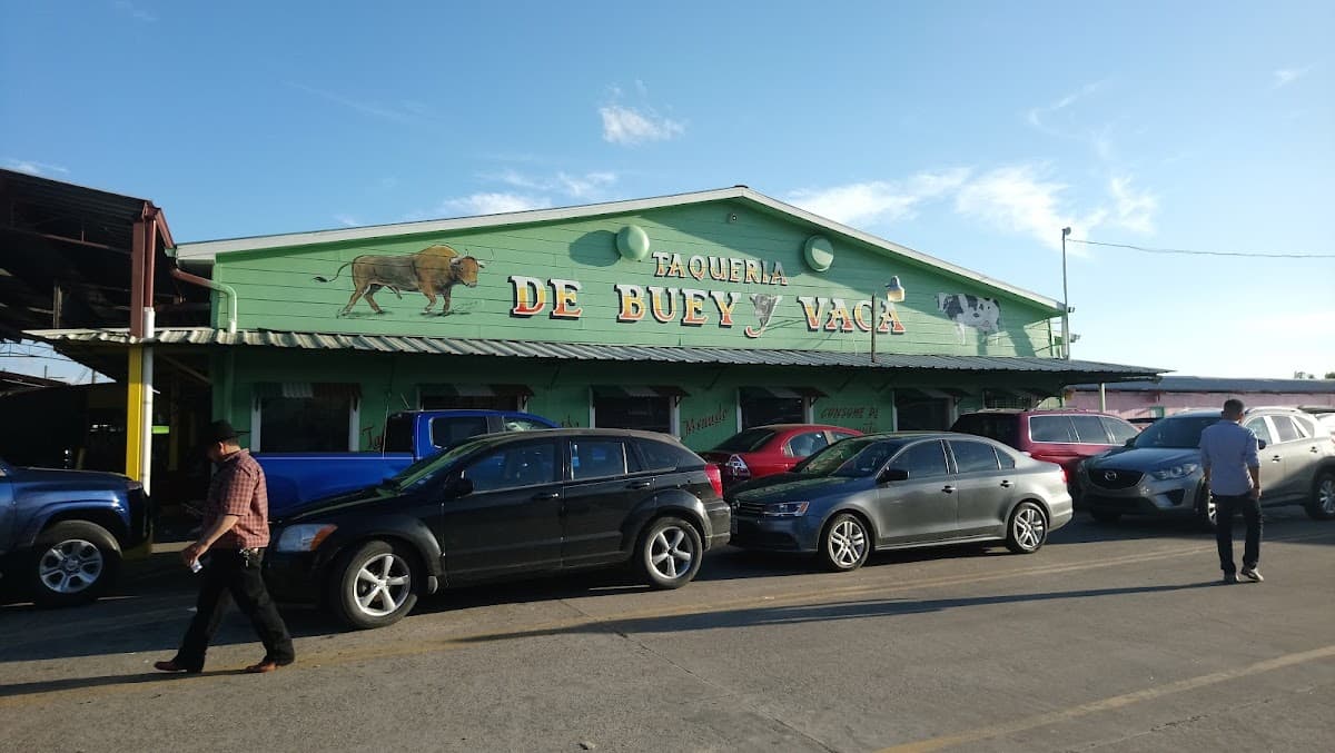 De Buey Y Vaca Flea Market