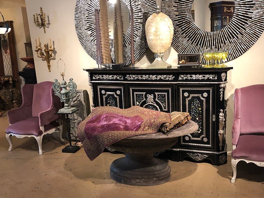 Debris Antiques Art Design