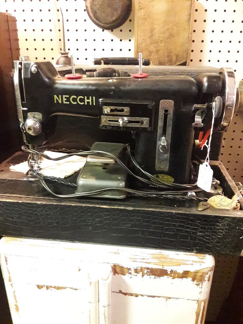 E Jβs Antiques & Collectibles