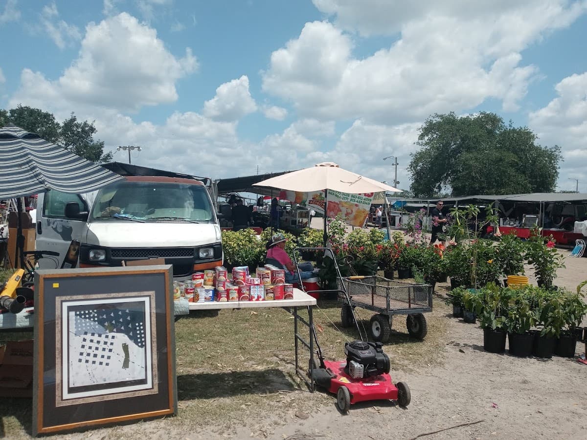 East Colonial Outdoor Flea Market