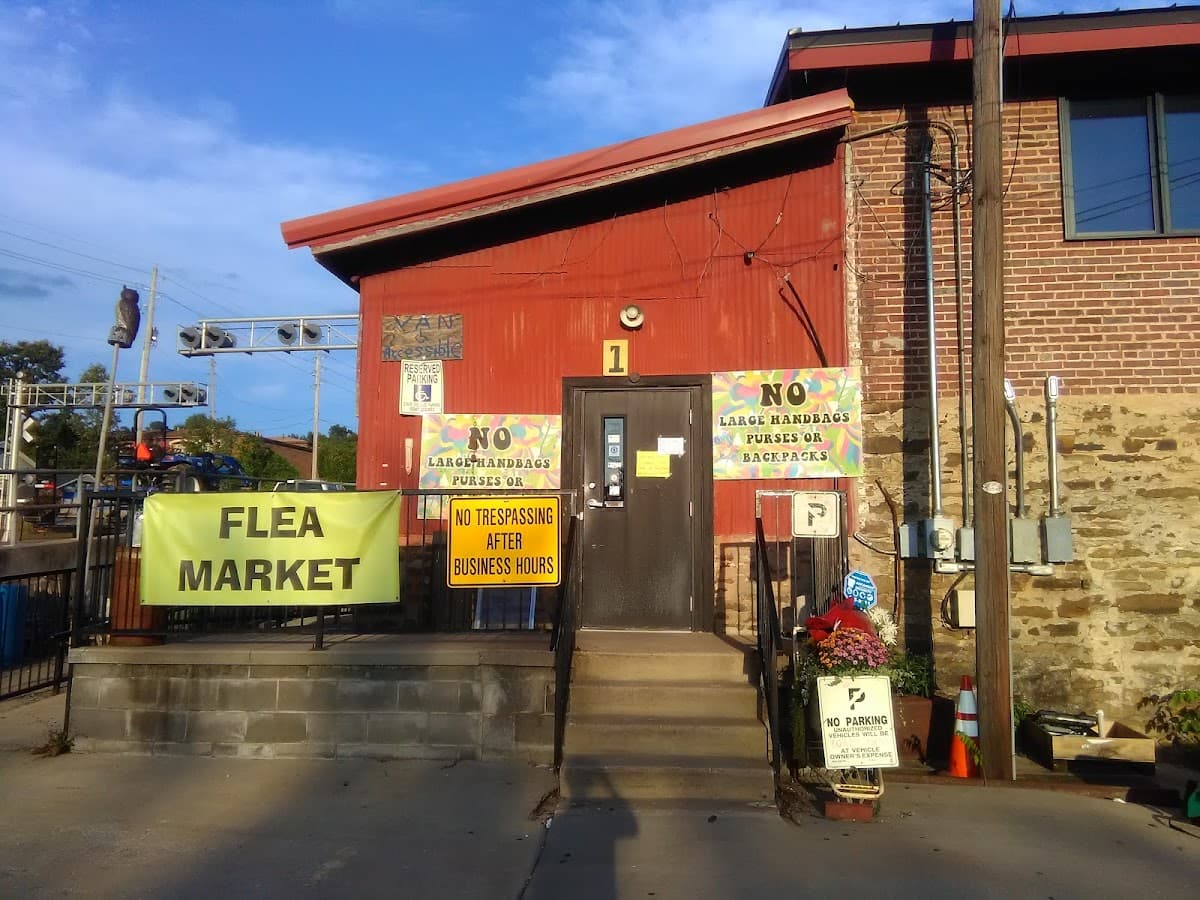 Fayettevilleβs Funky Yardsale