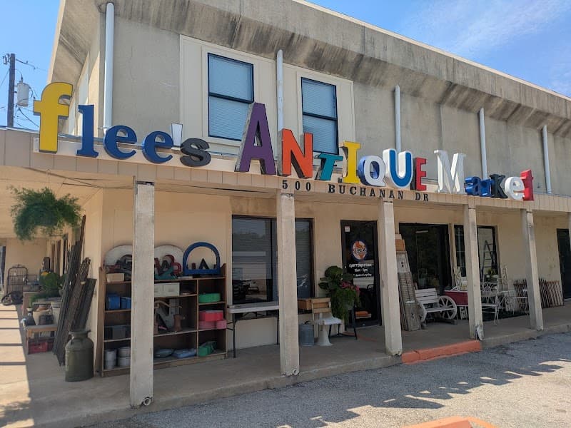 Flee’s Antique Market