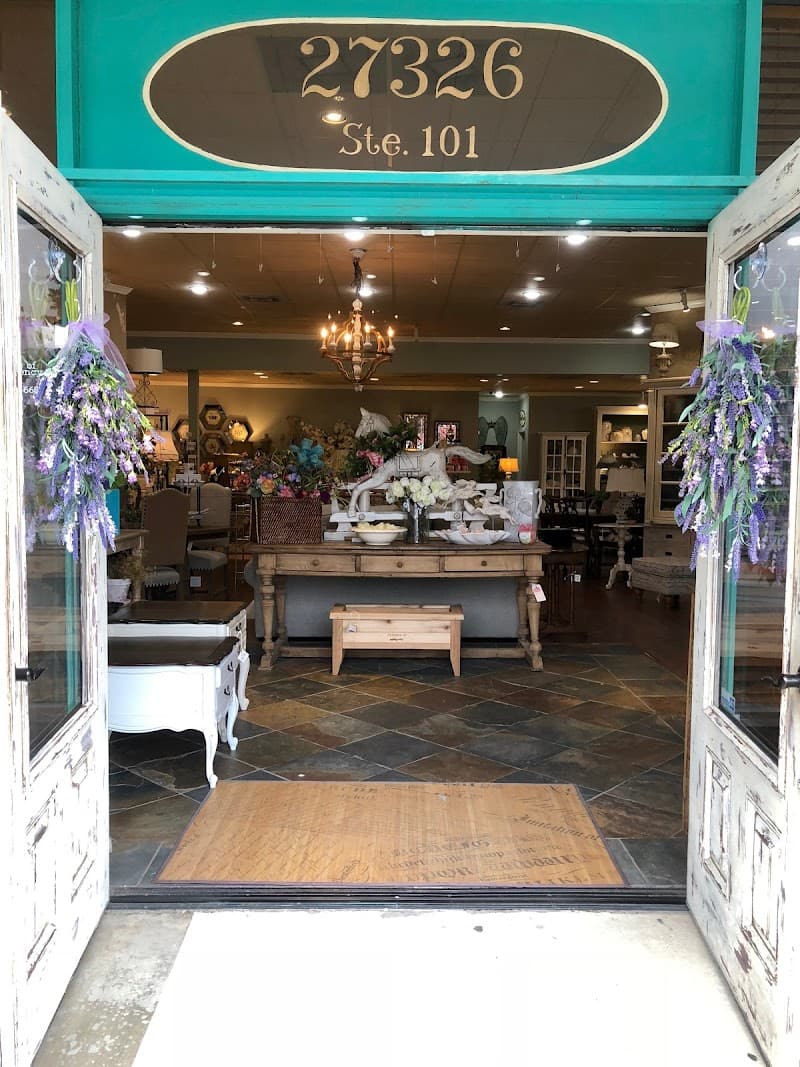 French Courtyard – Home Furnishings & Consignment