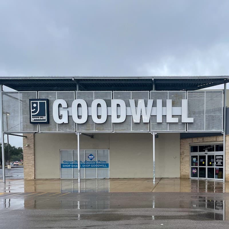 Goodwill Central Texas β Lake Creek