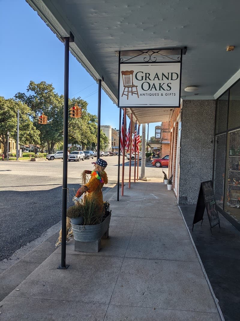 Grand Oaks Antiques & Gifts