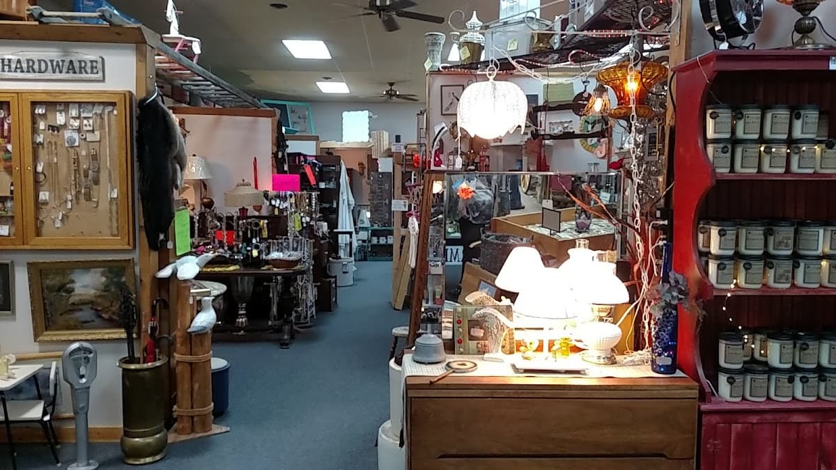 Great Lakes Antiques Boutique