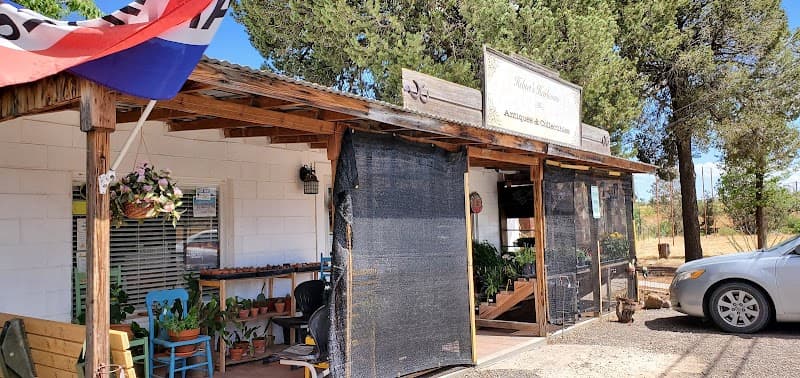 Hebert’s Heirlooms & Resale
