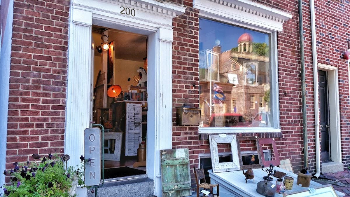 HedgeApple Antiques