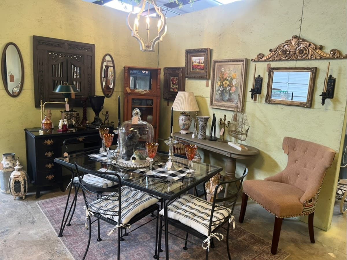 Hometown Vintage Flea Mall