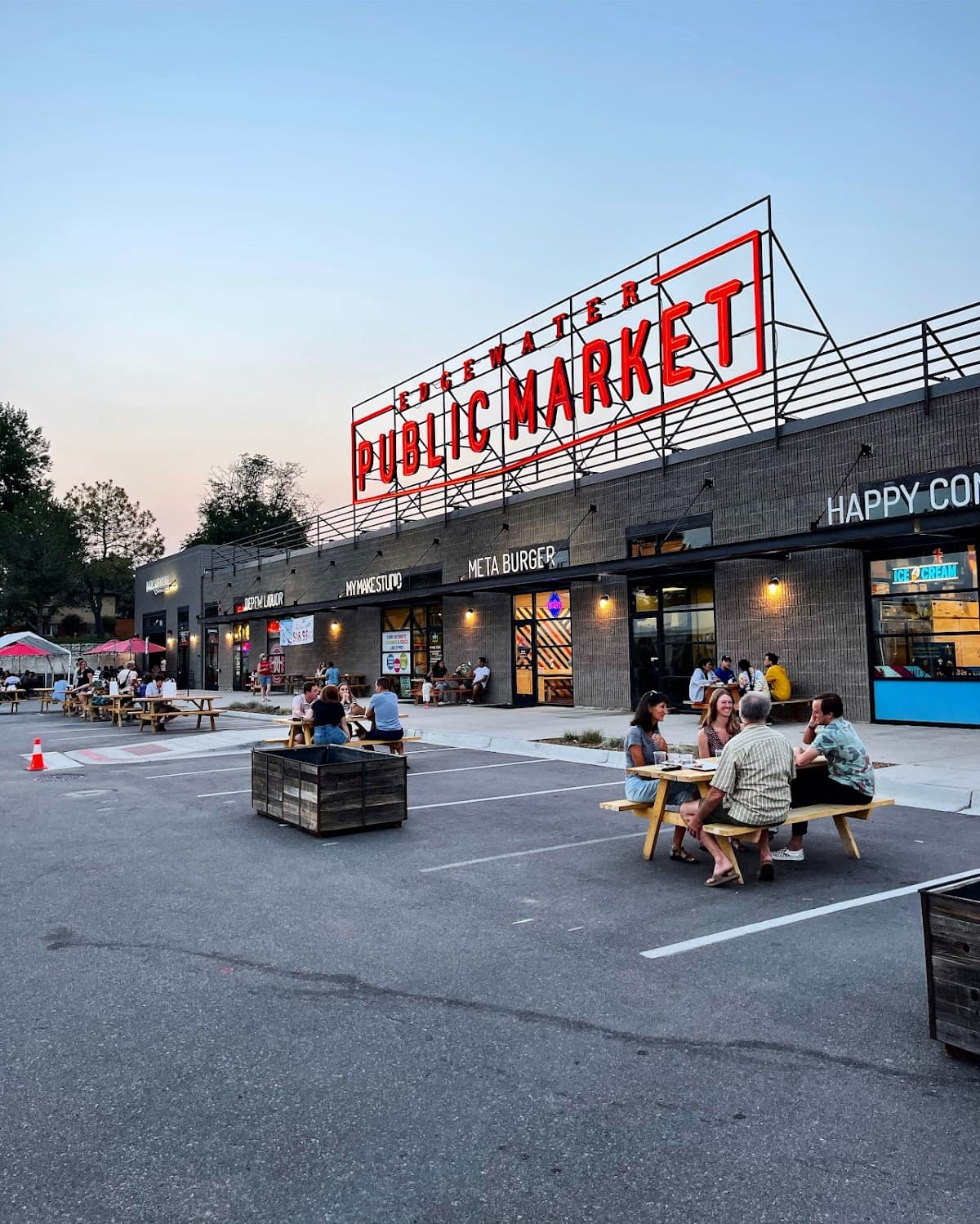 Horseshoe Market at Edgewater Public Market