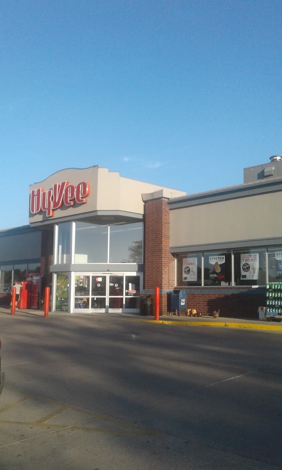 Hy-Vee Grocery Store