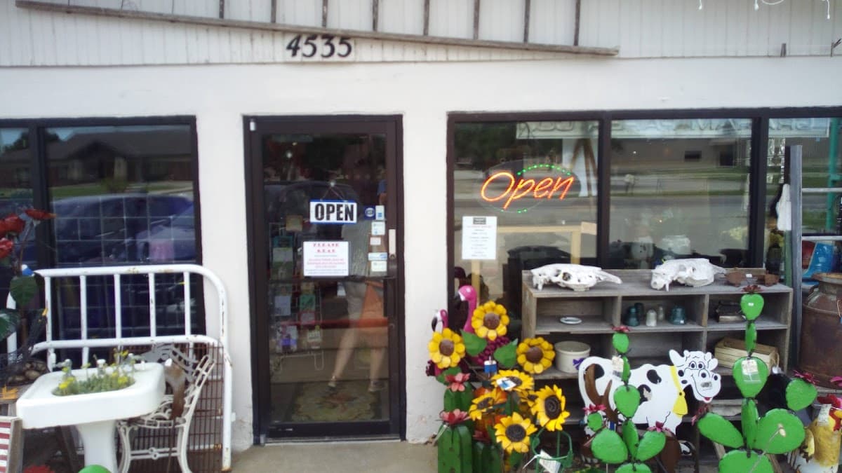 Junk in the Trunk Emporium Antiques