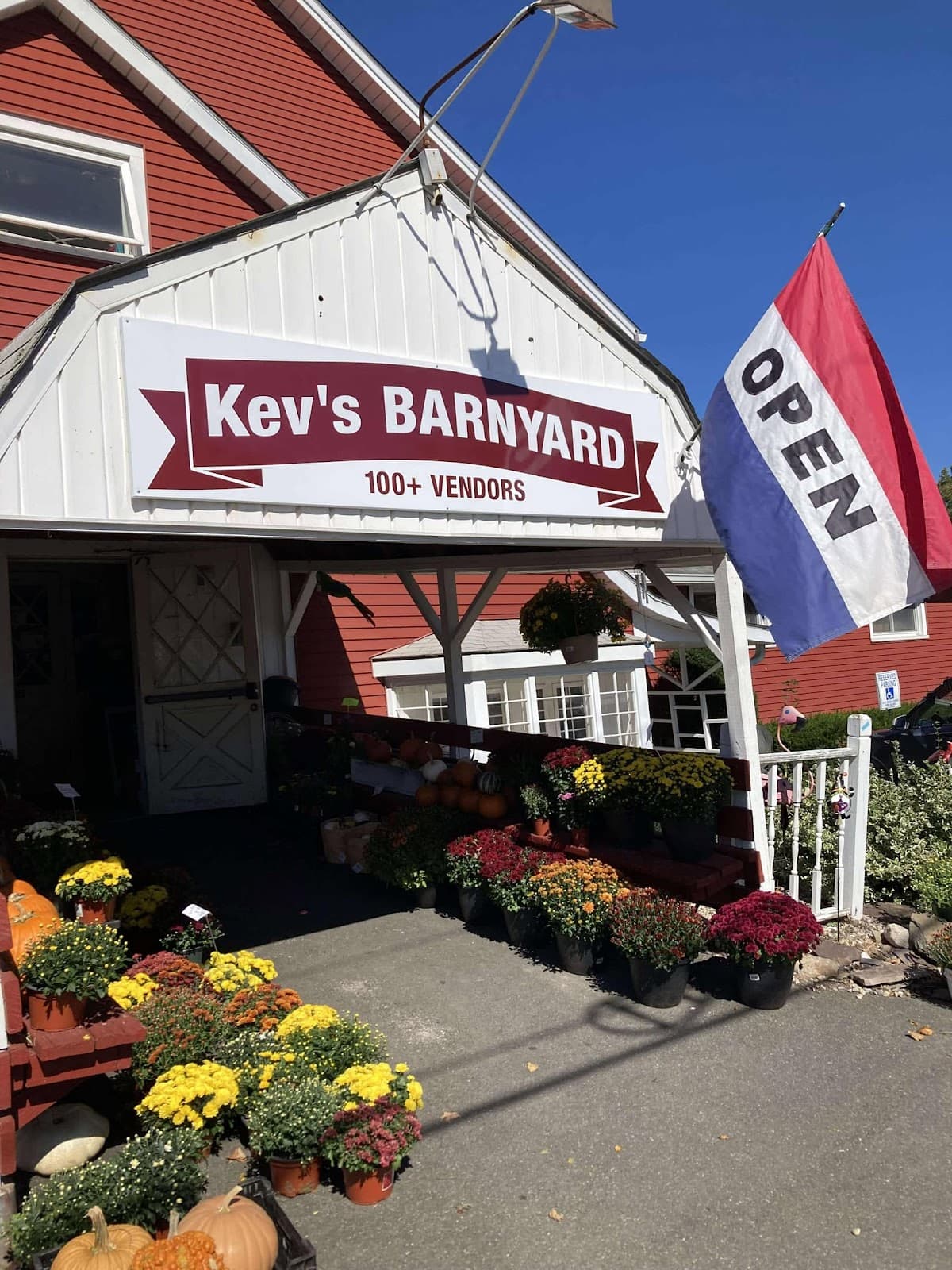 Kevβs Barn Yard Flea Market