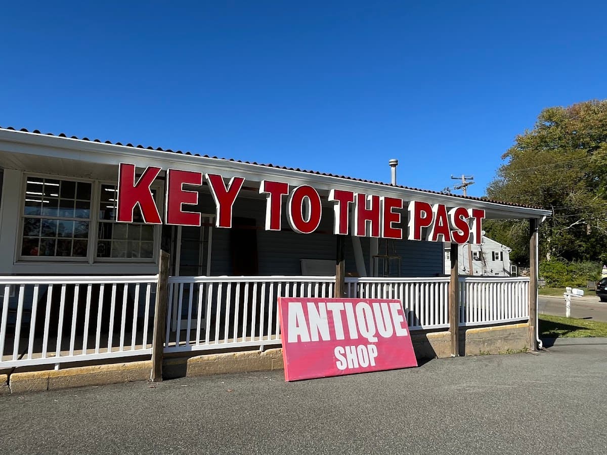Key to the Past Antique Center, Clinton