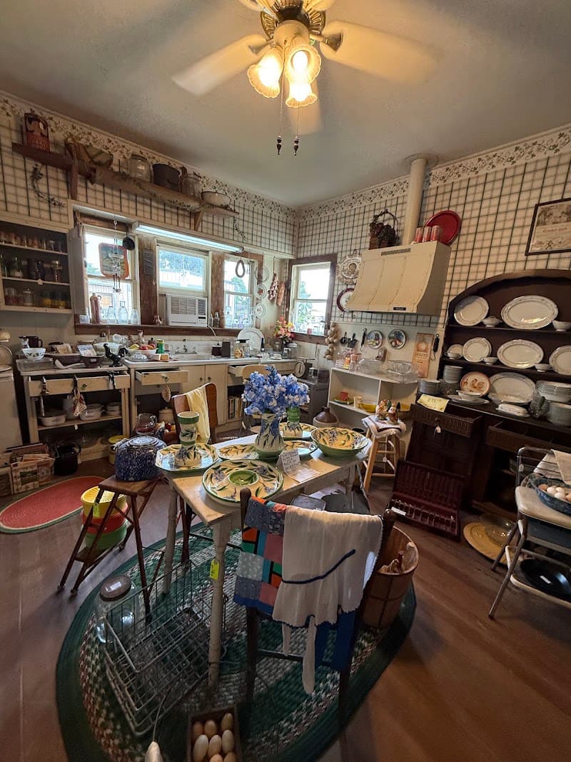 Kinfolk Antiques Collectibles