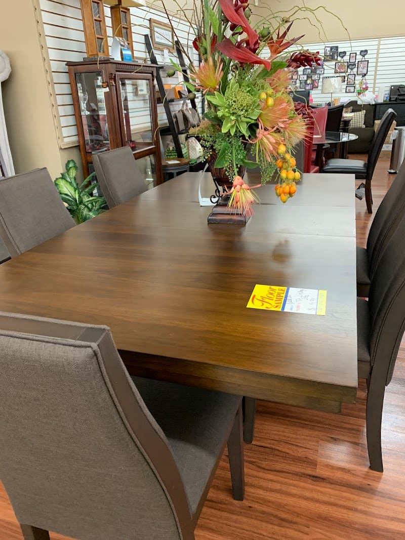 Leslie’s Furniture