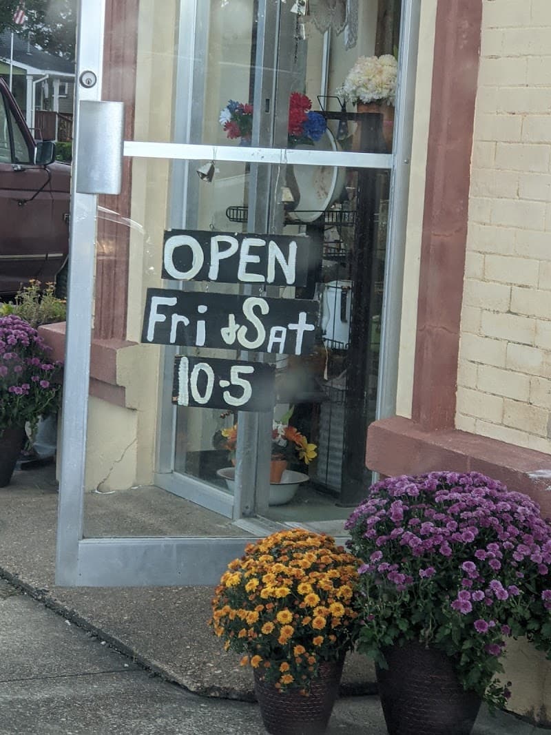 Lola’s Antique Shop