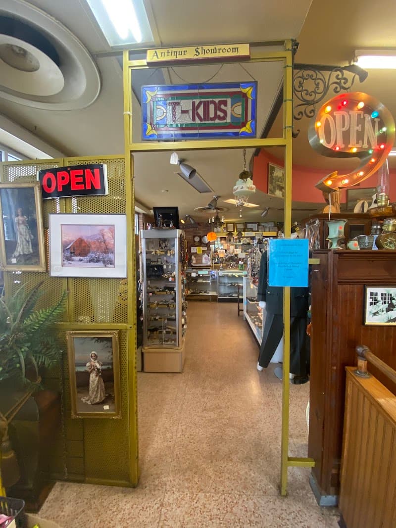 Lovejoyβs Antiques & Collectibles
