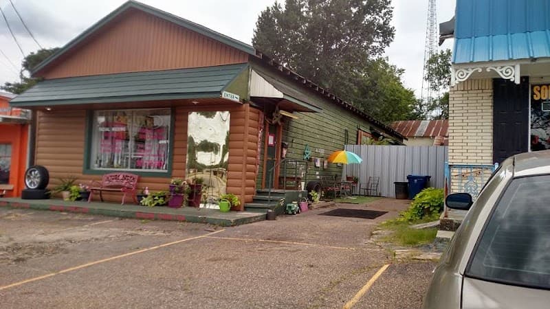 Missyβs Salon And upscale Resale Shop