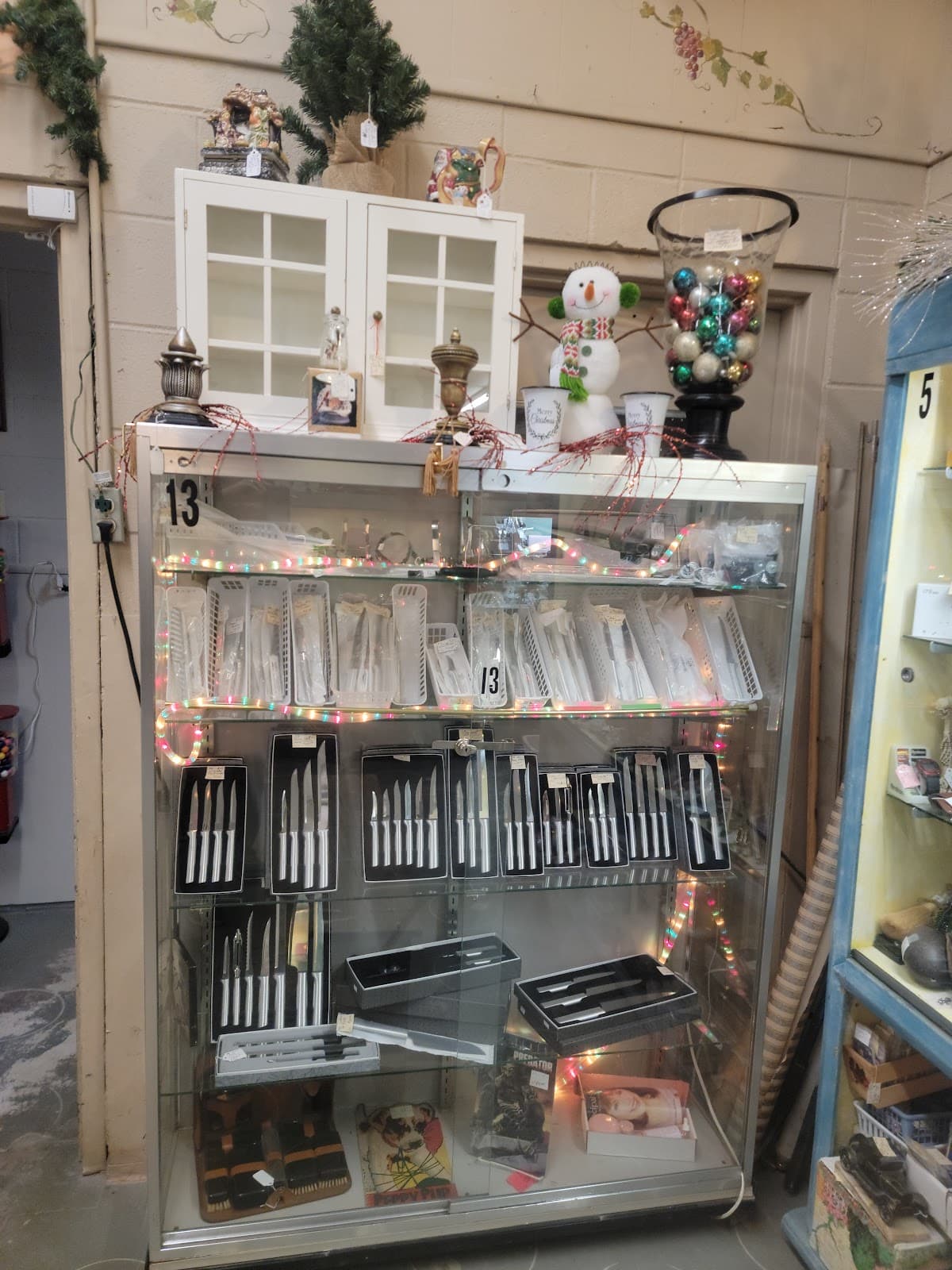 Nana’s Collectibles and Antique Mall