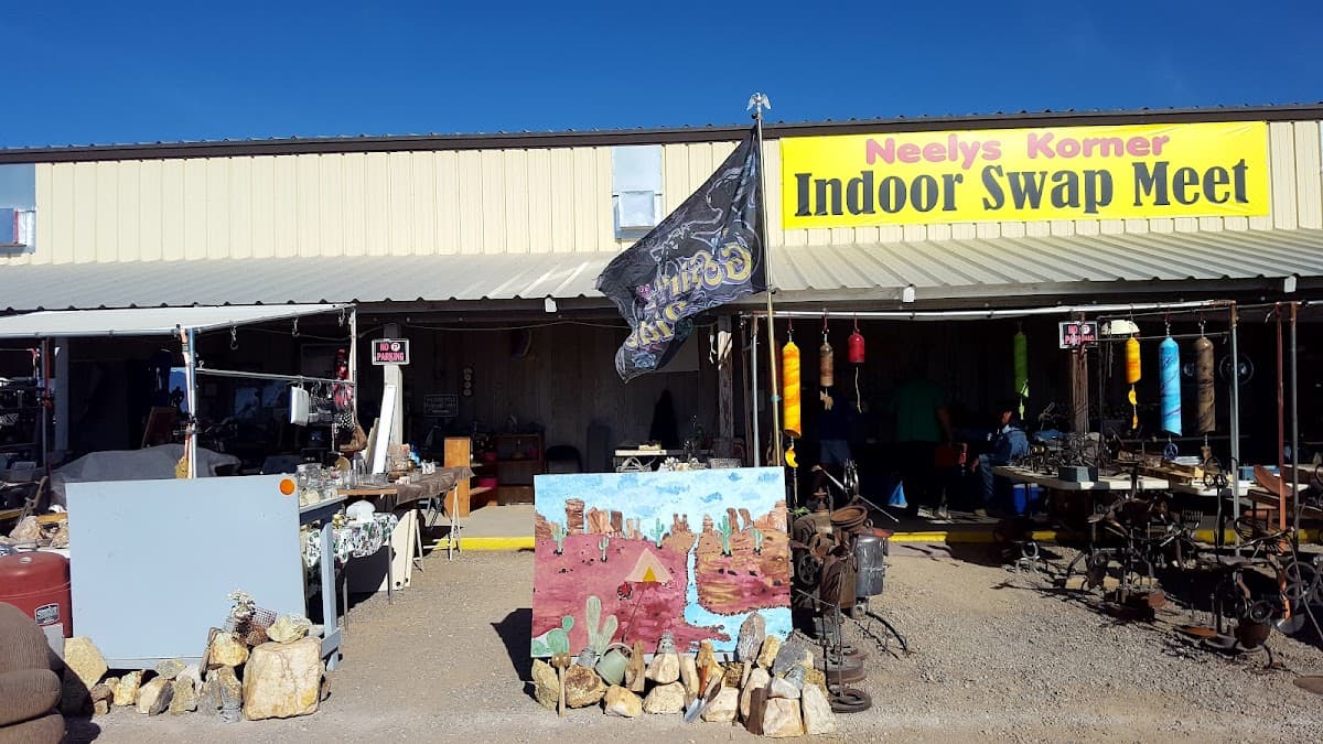 Neelyβs Korner Indoor Fleamarket and Outdoor Swap Meet