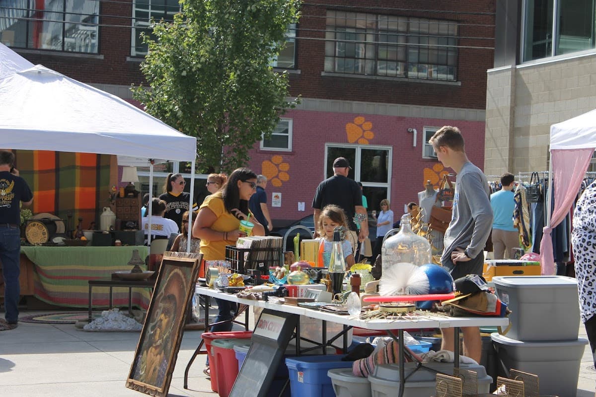 Neighborhood Flea (2nd Sundays May β October)