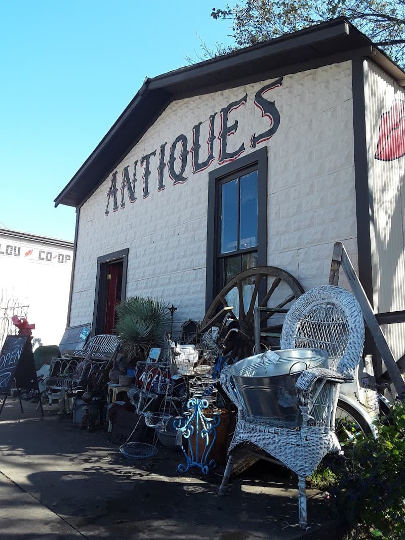 Nell’s Vintage & Antiques
