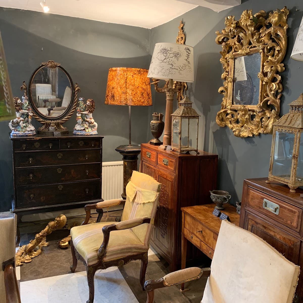 Quality Antique Furniture in Tetbury, UK : Twig Antiques & Interiors