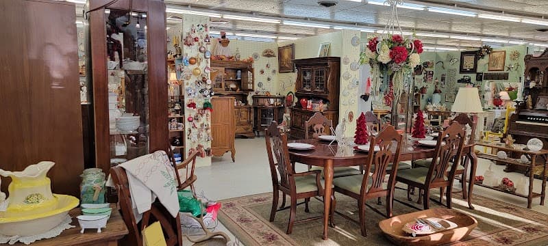 Redbud Antique & Craftmall