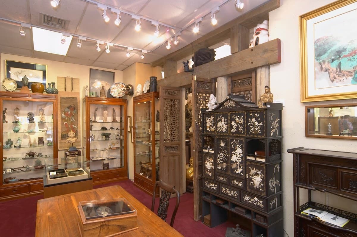 Robyn Buntin of Honolulu Gallery