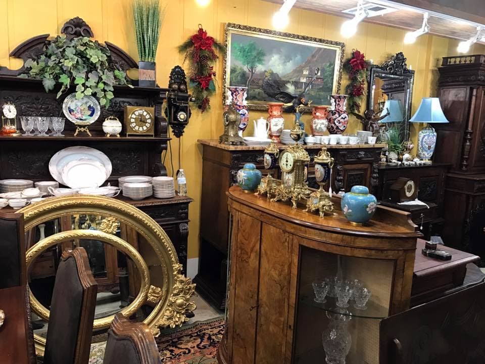Samβs Antiques
