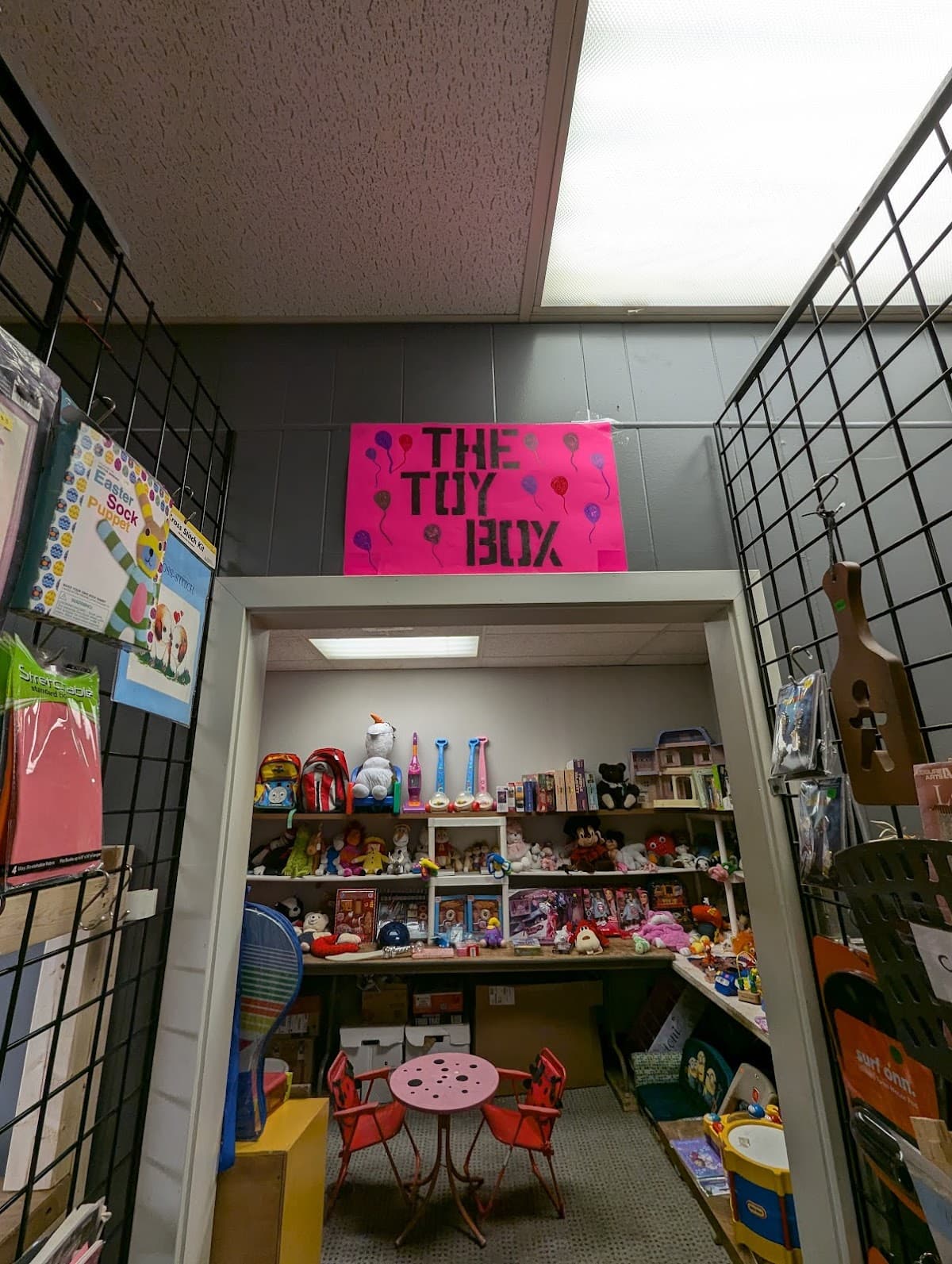 SandyHollow flea market
