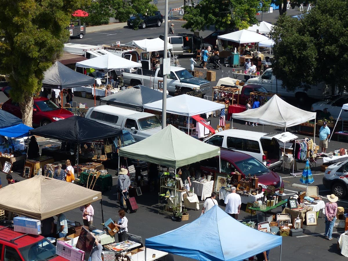 Savoir Faire Vintage Market