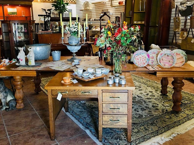 Selah Antiques, Gifts and Collectibles