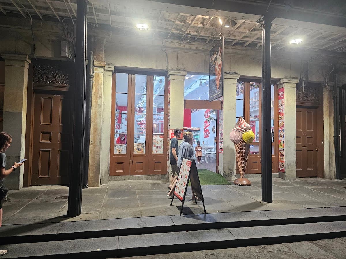 Shops of the Lower Pontalba β French Market