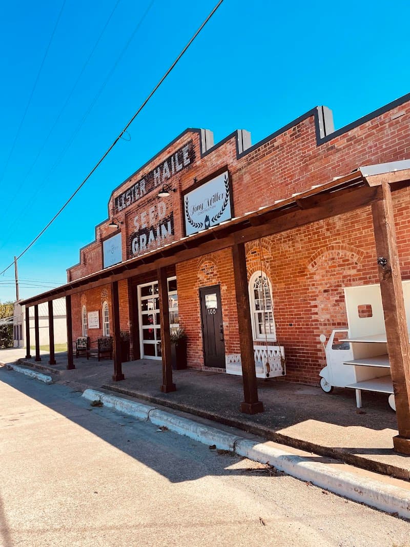Small Town Home & Decor