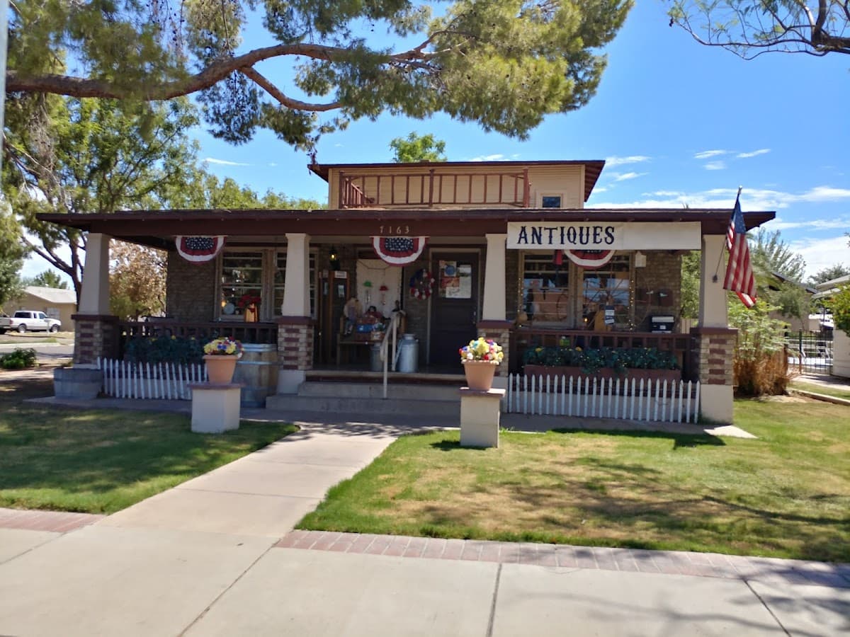 Spinning Wheel Antiques